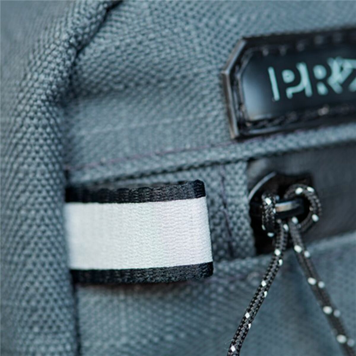 V3H973B4F7FFFA8CA00C75206FDA6369BA8R7153654P2